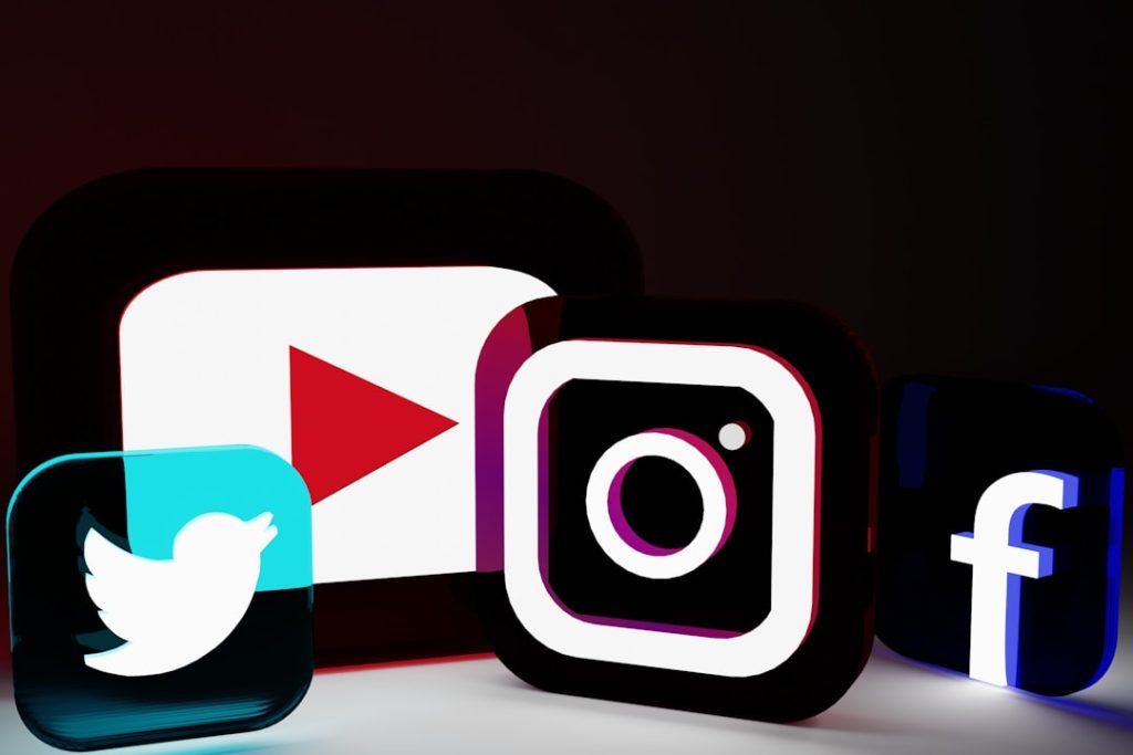 Photo social media marketing